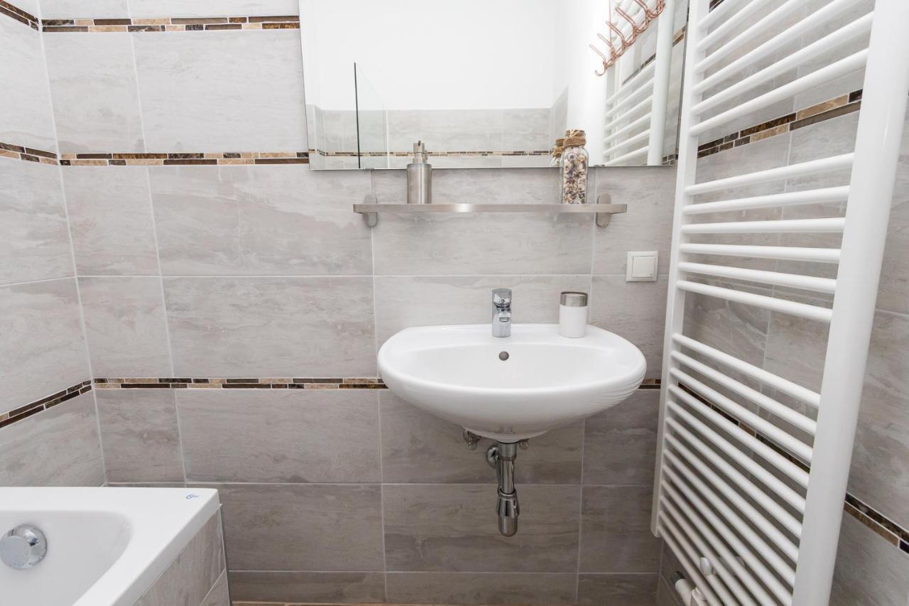 Comfortable Romantic 1 Bedroom Apartment Near Augarten فيينا المظهر الخارجي الصورة